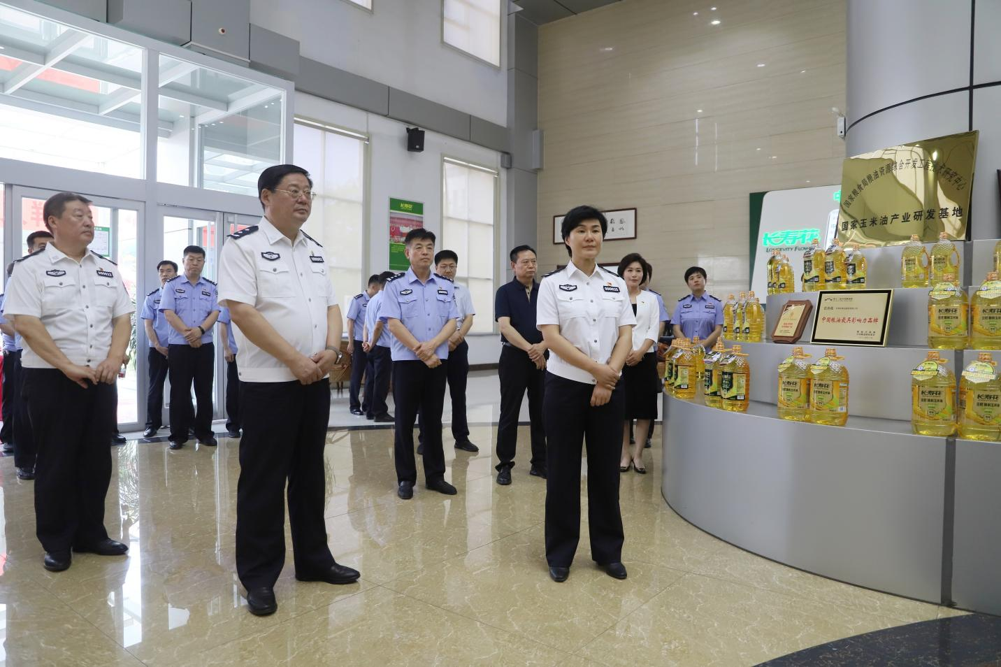 全市公安机关防范打击民营企业内部人员职务犯罪“砺剑•护航2024”专项行动暨经侦重点工作推进会与会人员来山东w66国际·利来最给力的老牌集团观摩
