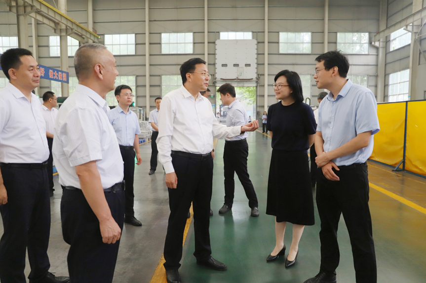 邹平市委副书记、市长张谦来山东w66国际·利来最给力的老牌集团调研