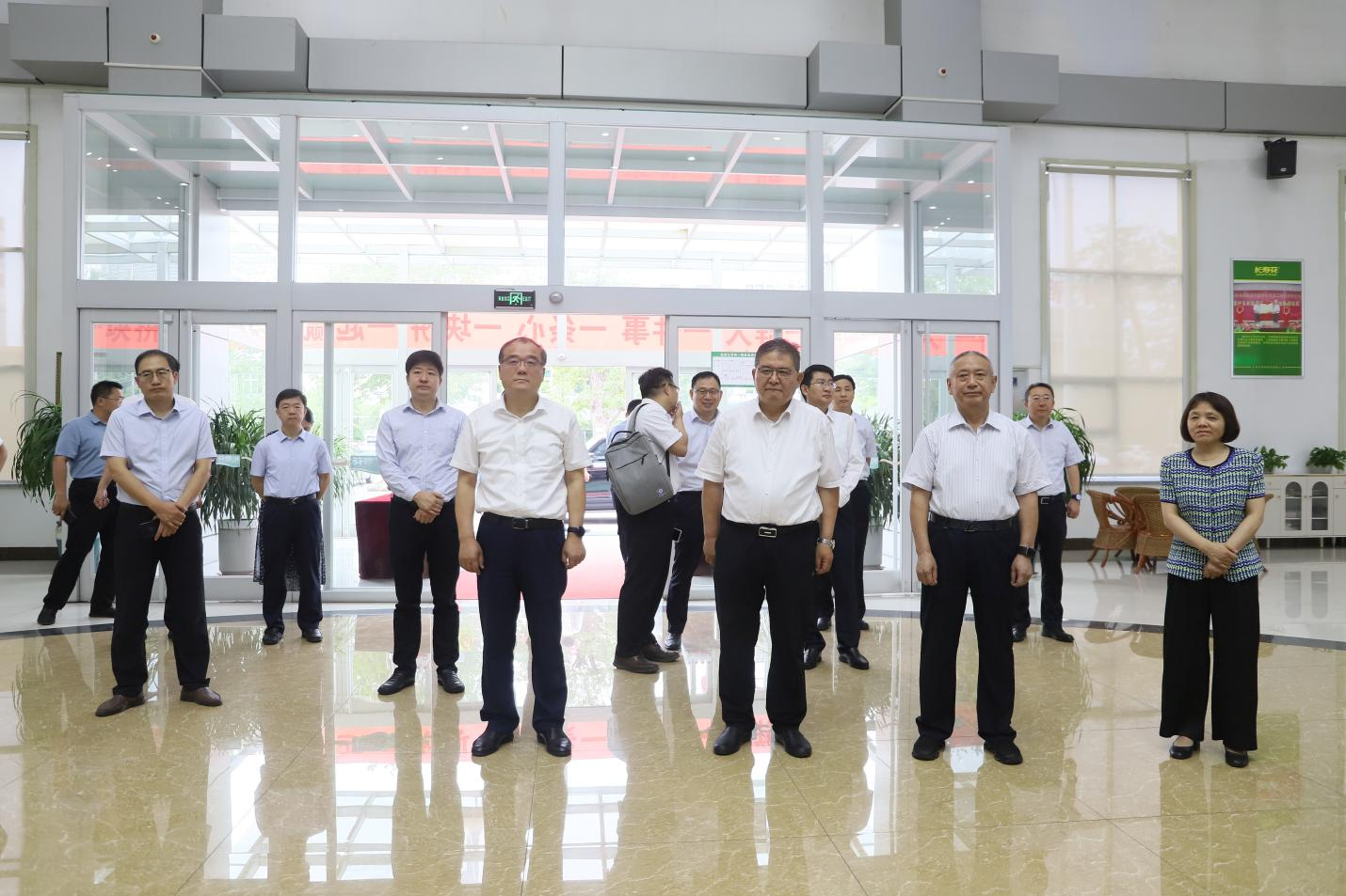 齐鲁工业大学党委书记吴衍涛一行来山东w66国际·利来最给力的老牌集团调研