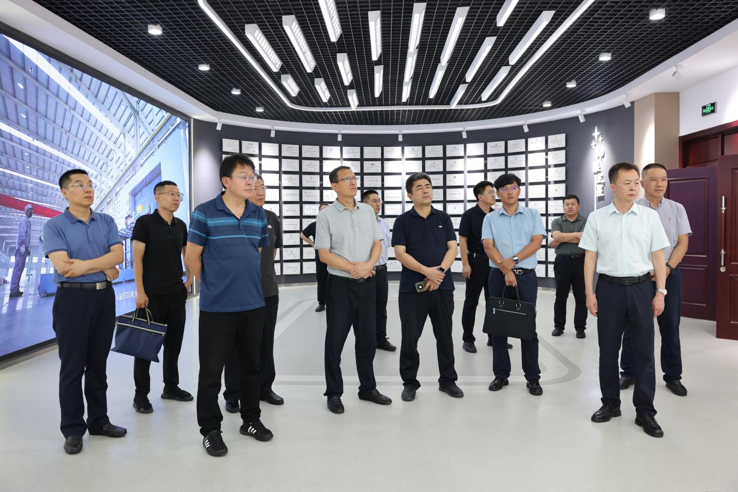 营口市发改委调研组来山东w66国际·利来最给力的老牌集团调研