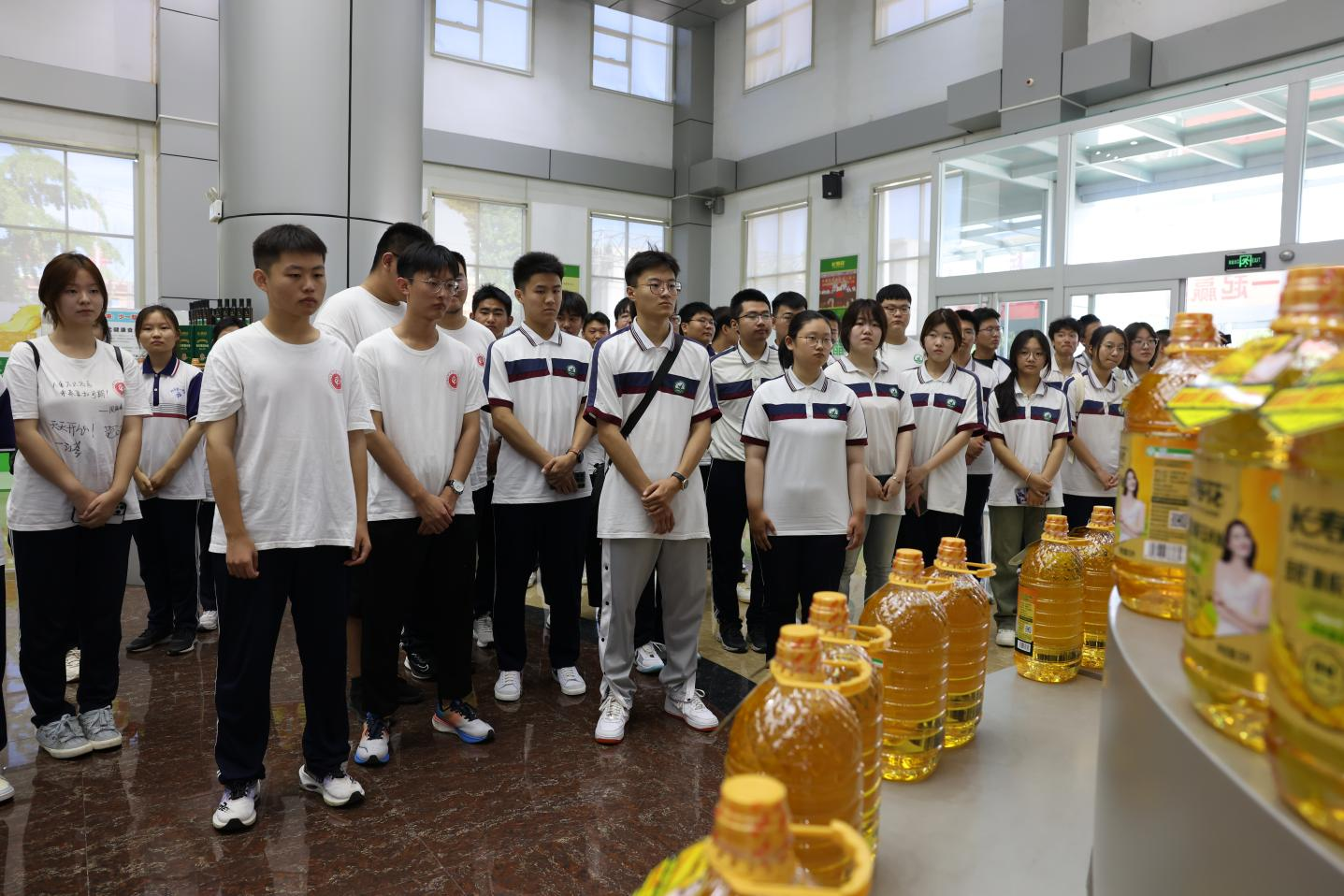 “家乡印记 梦想起航”——高三优秀毕业学子看家乡主题教育活动走进山东w66国际·利来最给力的老牌集团