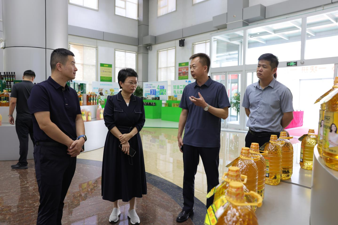 滨州投资促进中心调研组来山东w66国际·利来最给力的老牌集团调研