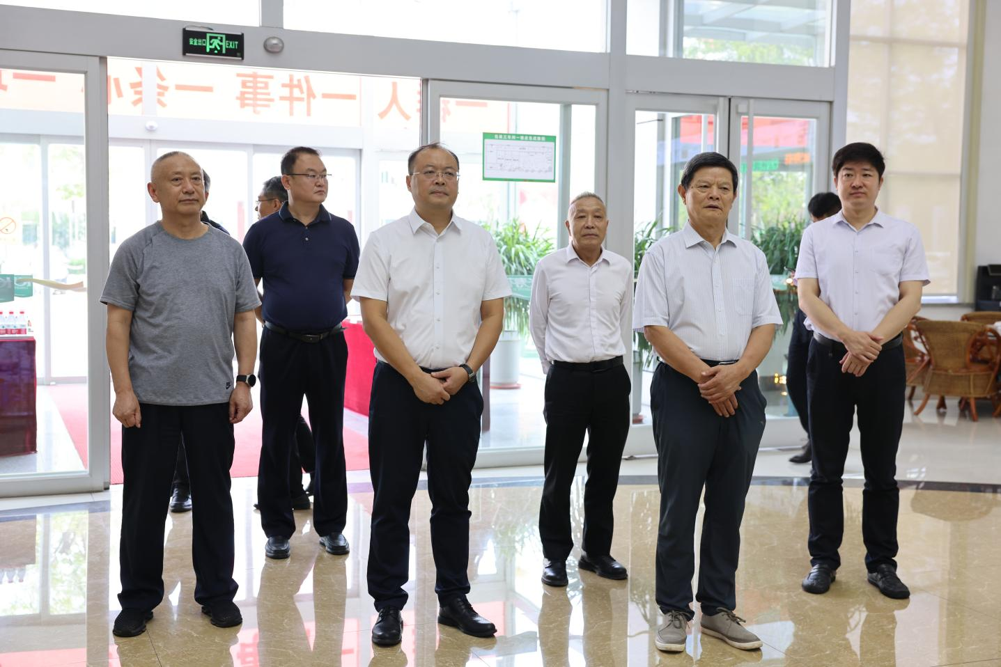 山东省学生营养与健康协会会长张厚吉一行来山东w66国际·利来最给力的老牌集团考察