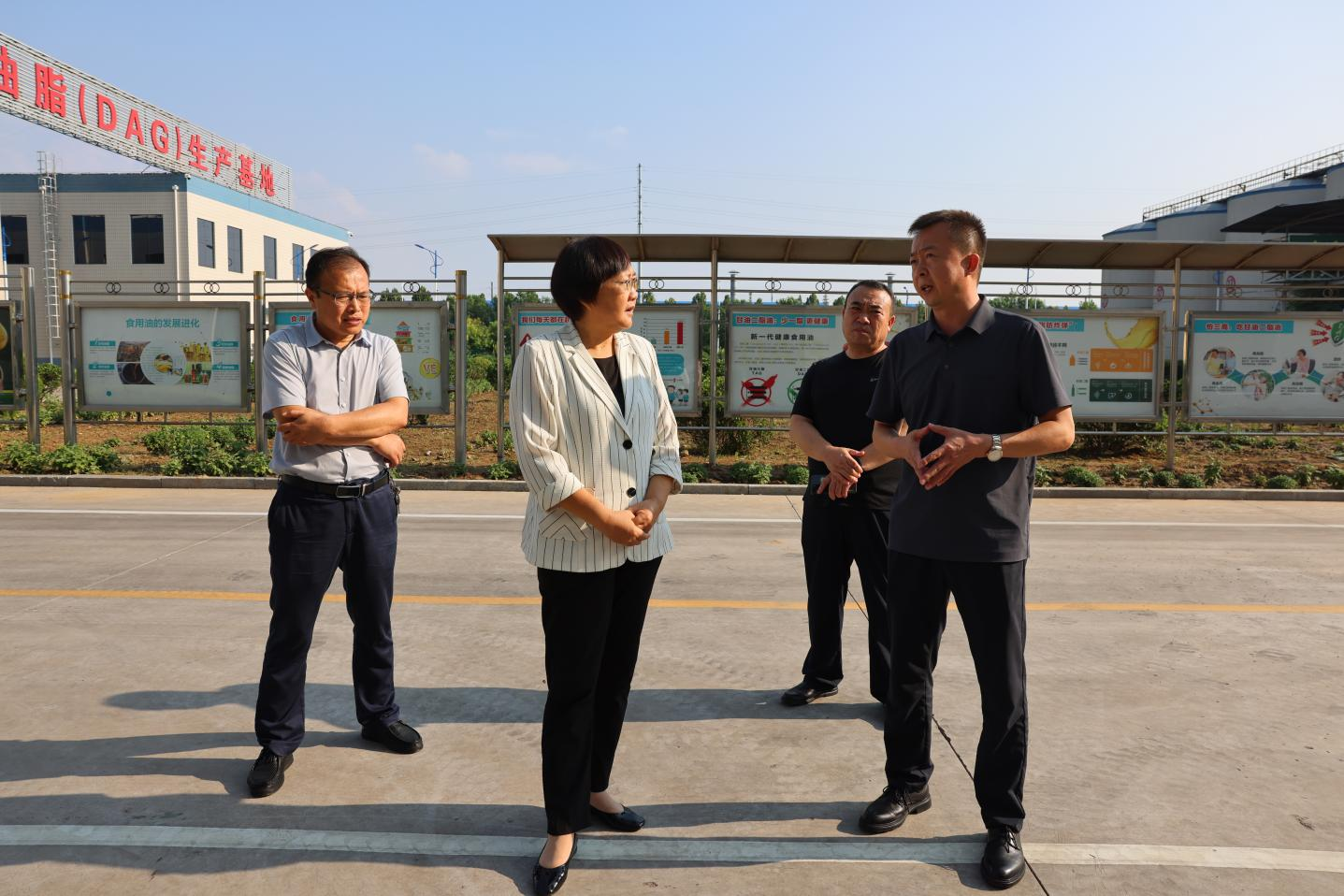 滨州市人大调研组来山东w66国际·利来最给力的老牌集团调研