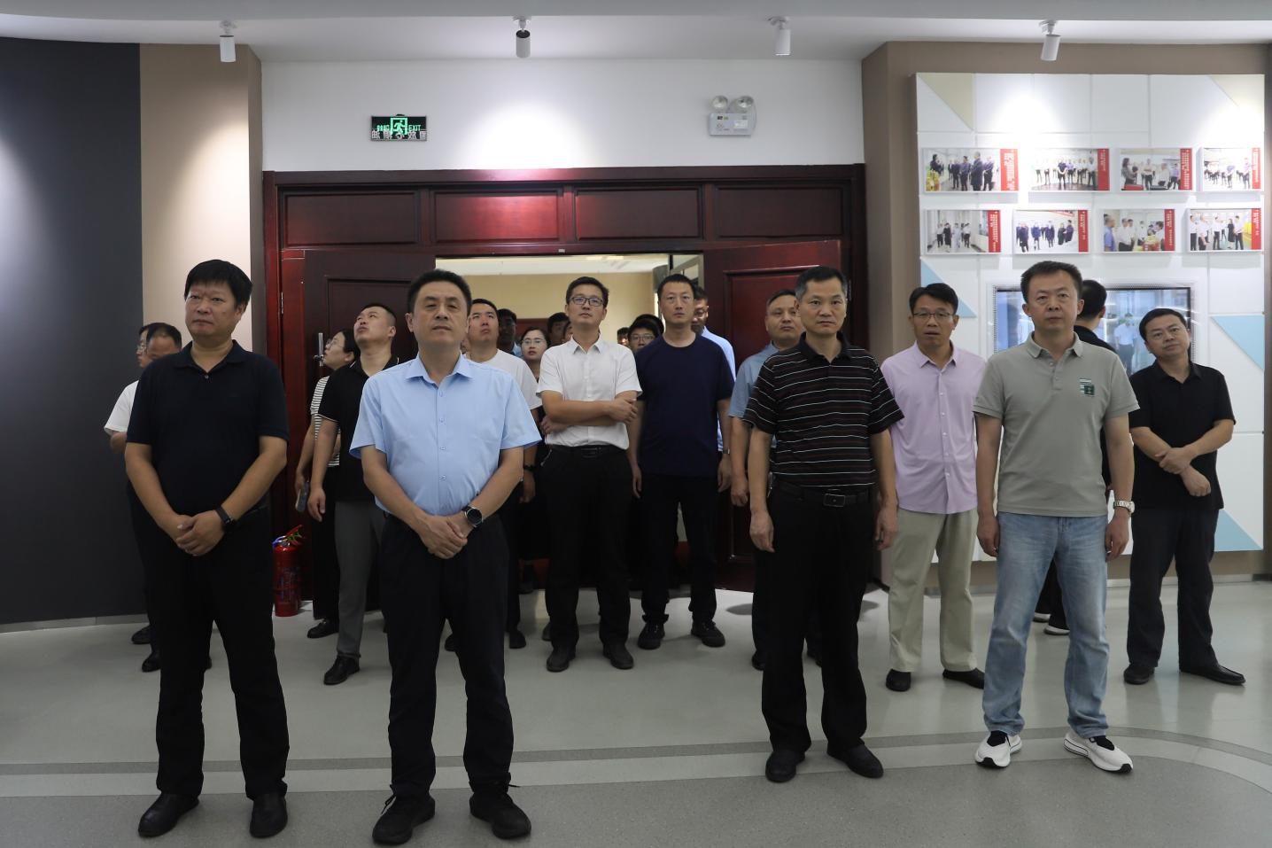 “山东镇域经济大讲堂”活动与会人员来山东w66国际·利来最给力的老牌集团观摩
