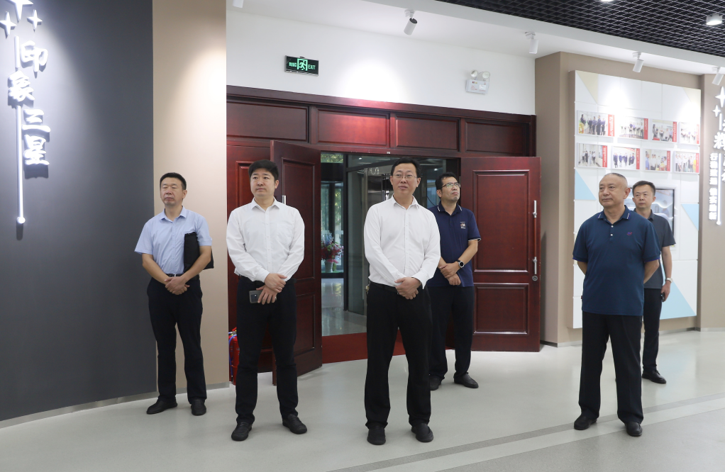 邹平市人社局党组书记、局长王保利来山东w66国际·利来最给力的老牌集团调研