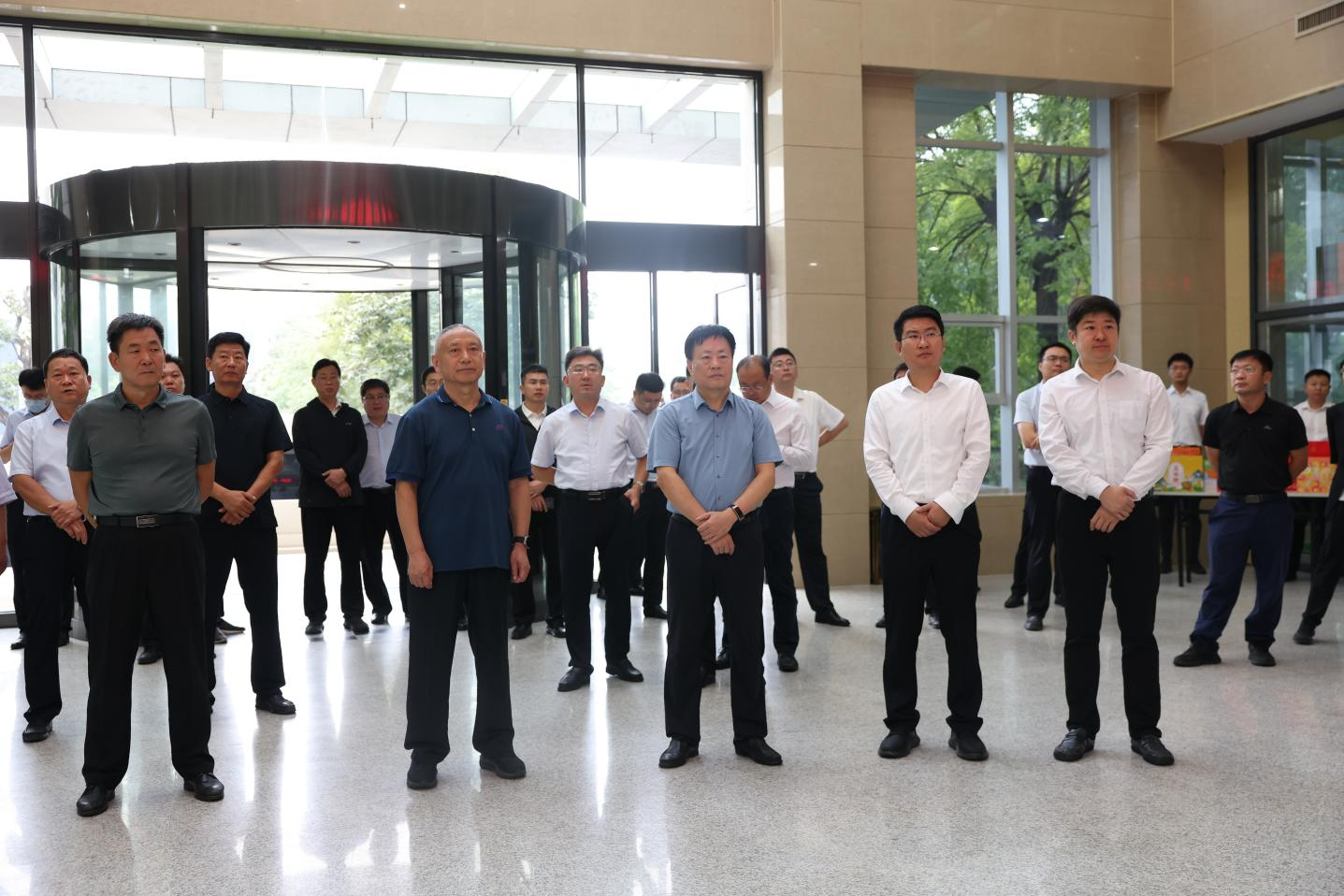 全市重大项目现场推进会与会领导来山东w66国际·利来最给力的老牌集团观摩
