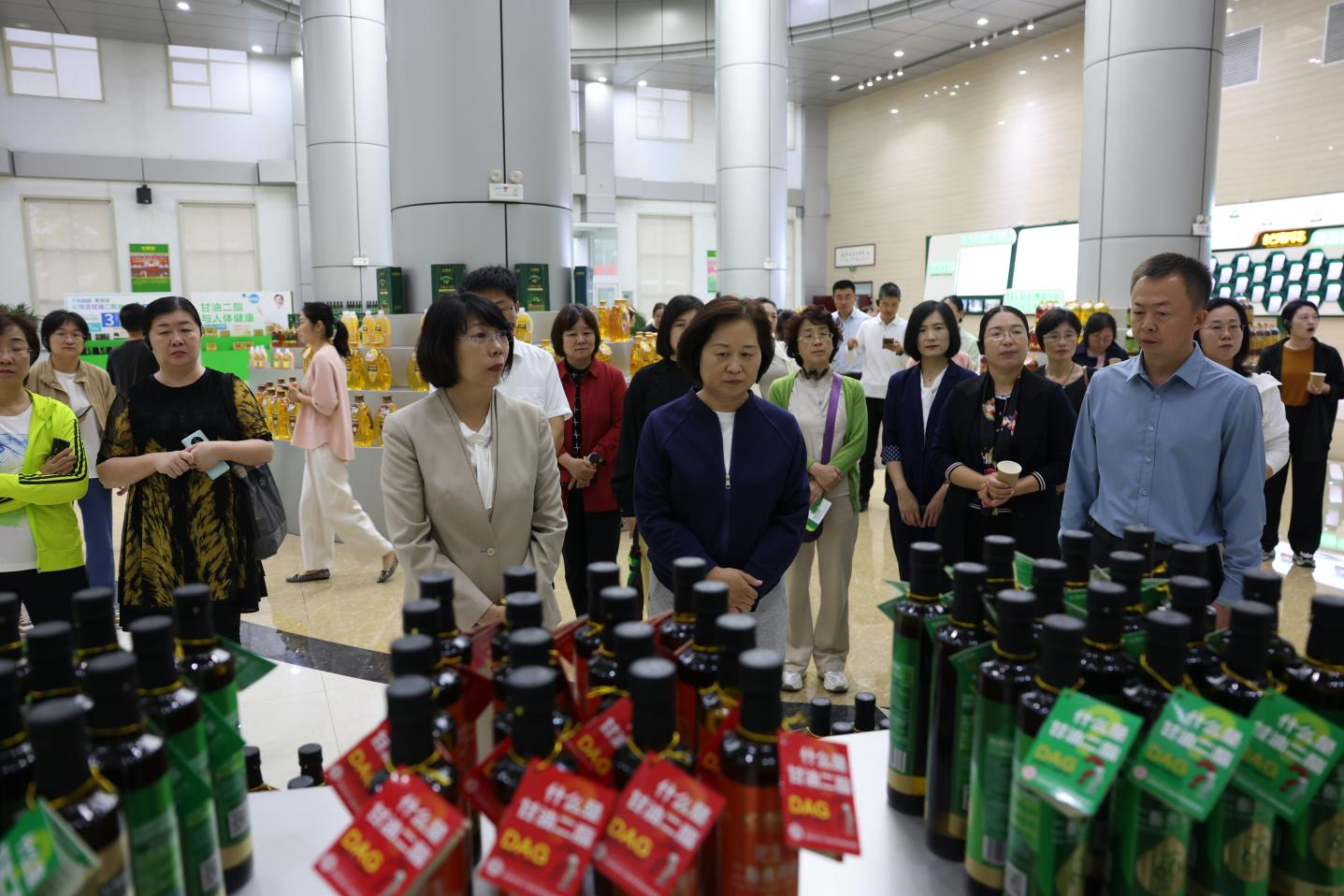 山东省巾帼建功培训班来山东w66国际·利来最给力的老牌集团观摩