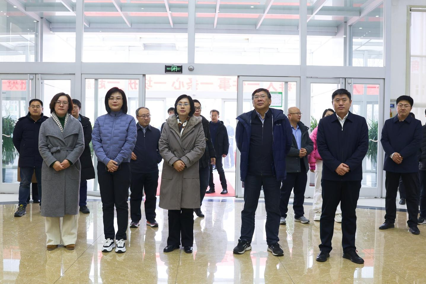 中国社会科学院农村发展研究所党委书记、副所长杜志雄一行来山东w66国际·利来最给力的老牌集团调研