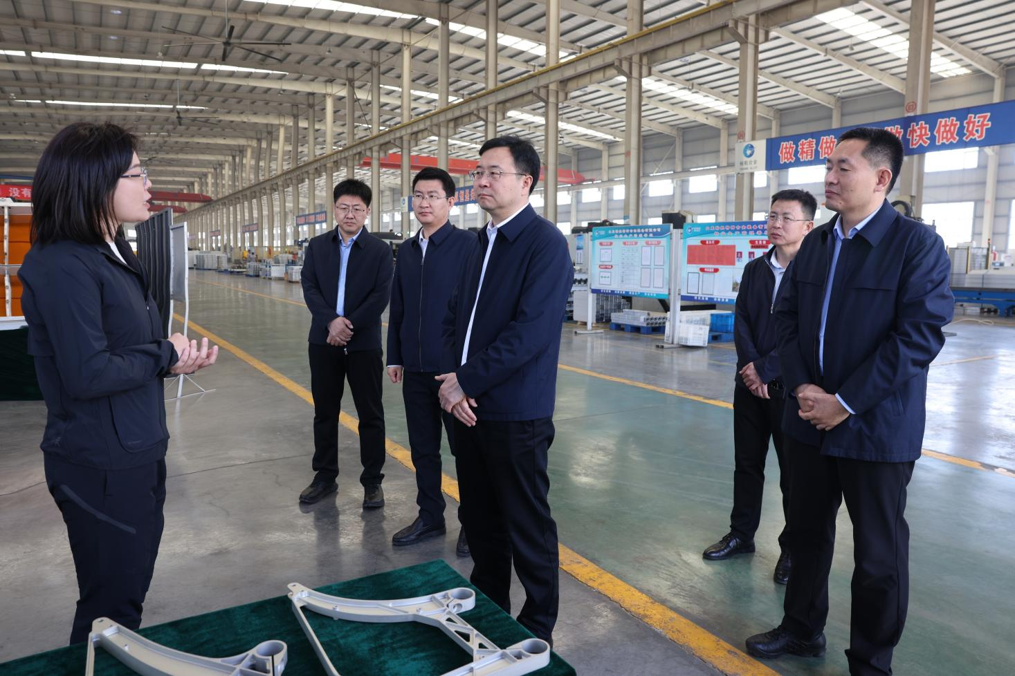 邹平市委副书记、代市长孙东平来山东w66国际·利来最给力的老牌集团调研