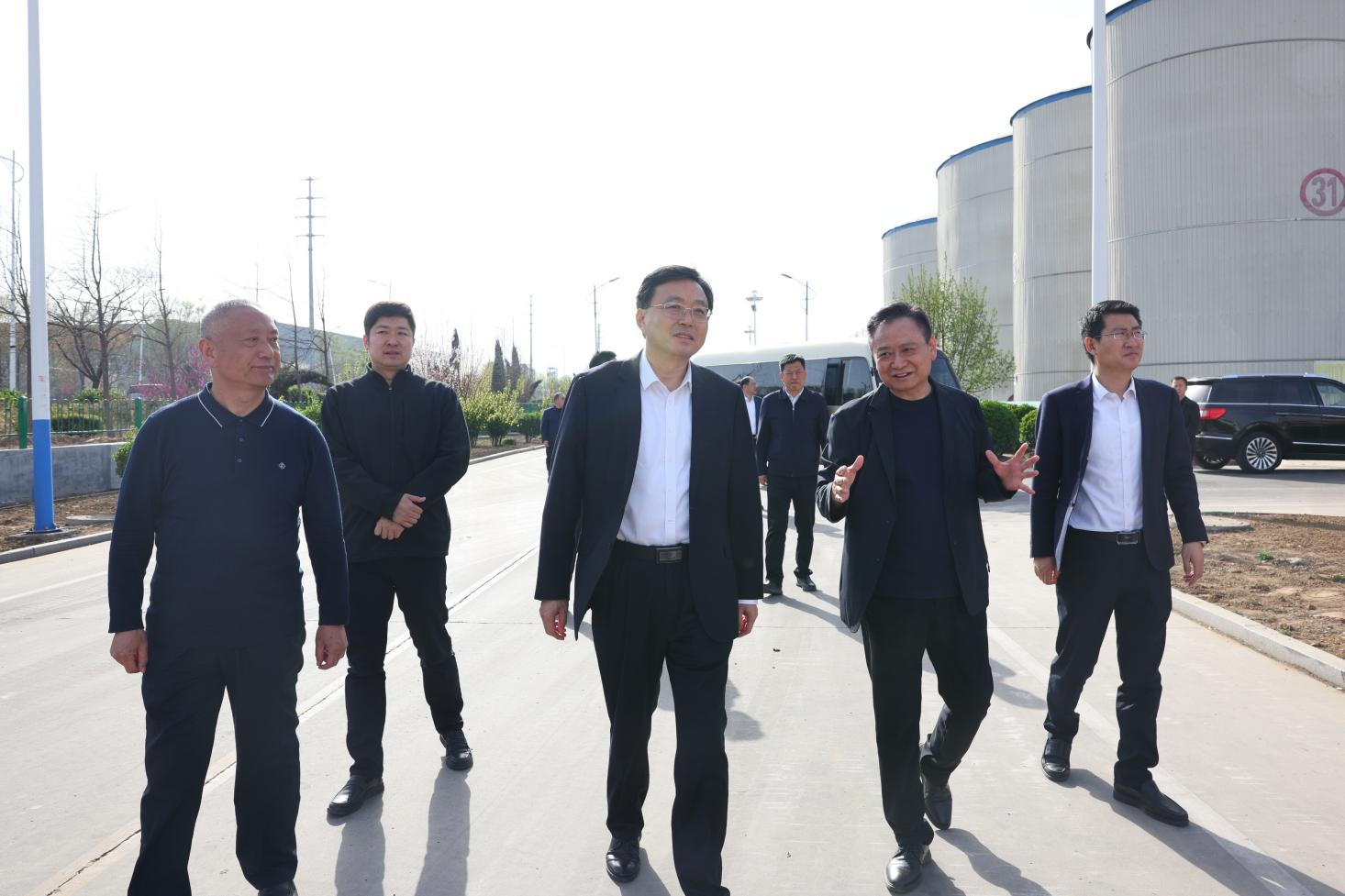 邹平市委书记张谦来山东w66国际·利来最给力的老牌集团调研