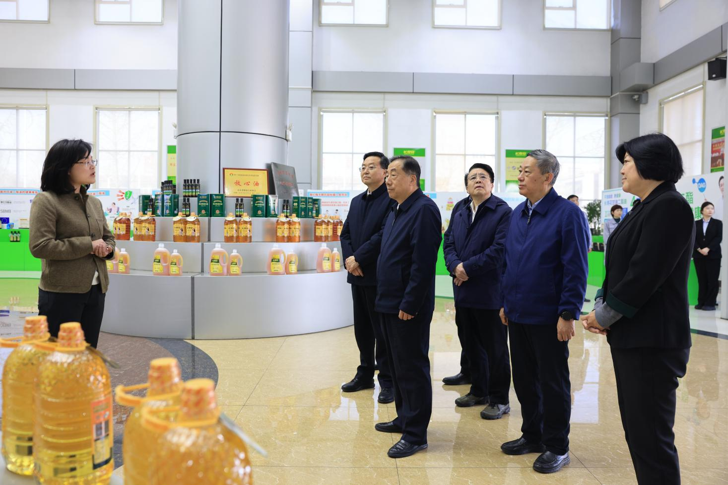 山东省人大常委会副主任、党组副书记孙立成来山东w66国际·利来最给力的老牌集团调研