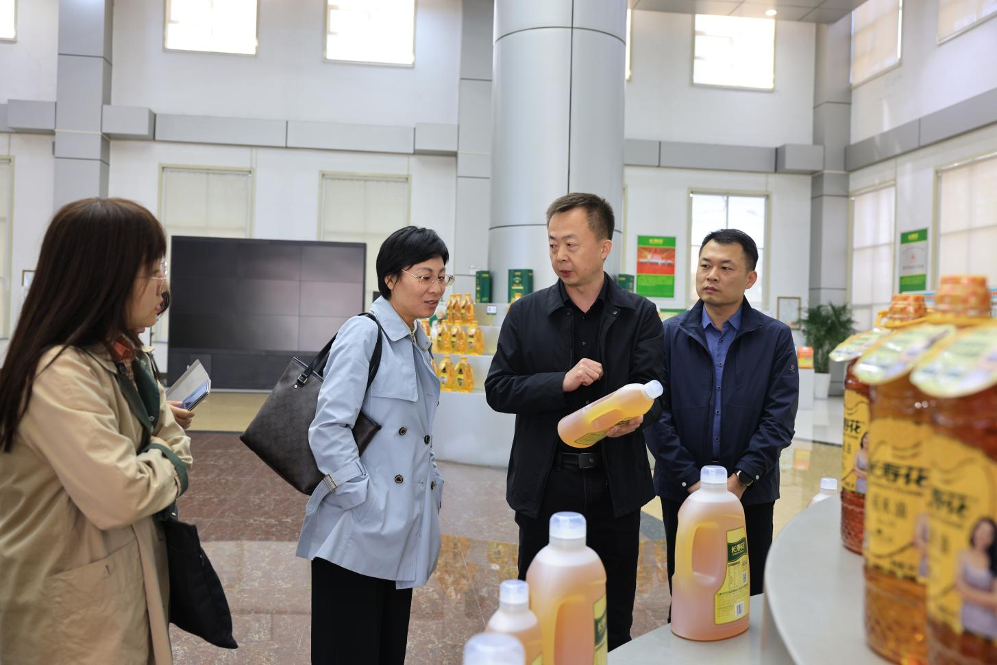 滨州市统计局、商务局联合调研组来山东w66国际·利来最给力的老牌集团调研