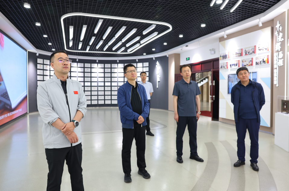 黑龙江省泰来县考察组来山东w66国际·利来最给力的老牌集团参观考察