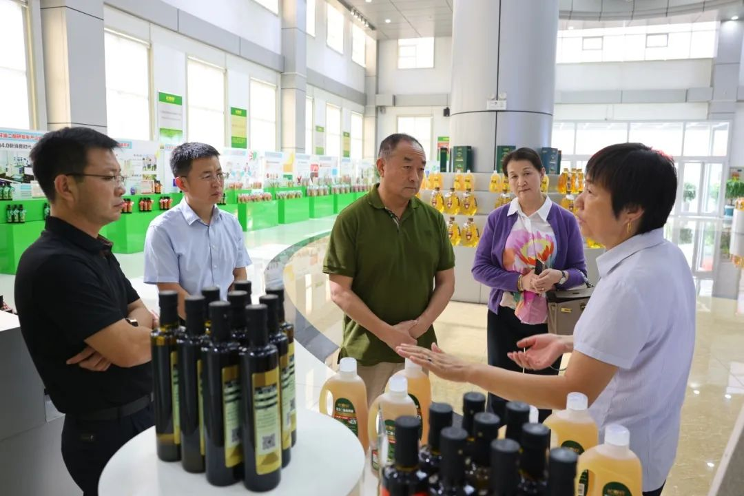 新西兰山东总商会会长马永新一行来山东w66国际·利来最给力的老牌集团参观调研