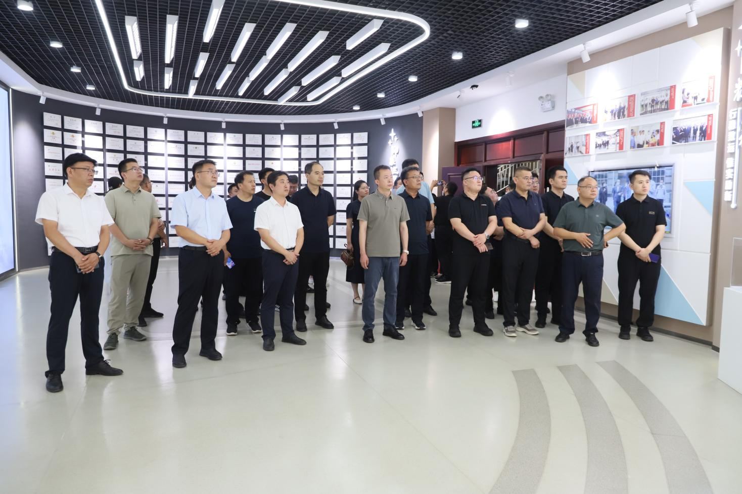 济宁市委社会工作部来山东w66国际·利来最给力的老牌集团考察学习