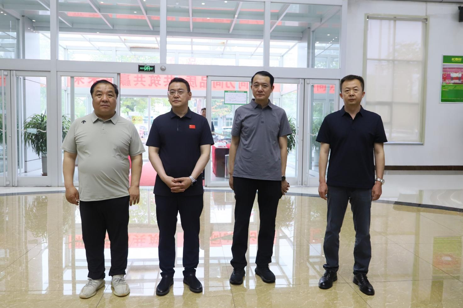 黑龙江省勃利县考察组来山东w66国际·利来最给力的老牌集团参观考察