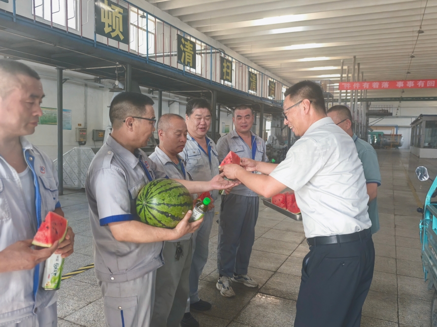 长寿花食品：炎炎夏日送清凉 情系一线暖人心
