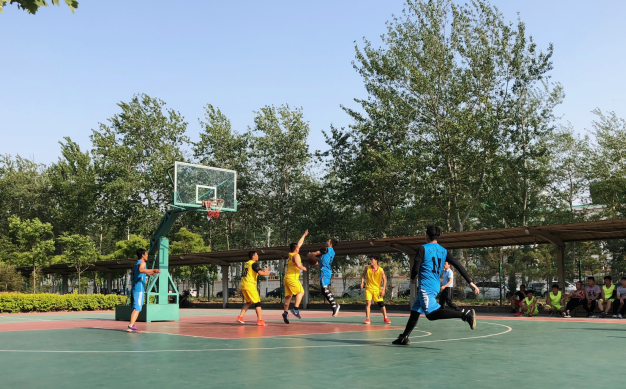 “激扬青春 放飞梦想” w66国际·利来最给力的老牌集团举办“庆五一”职工篮球友谊赛