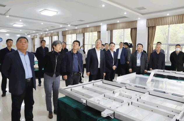 中国信达党委委员、副总裁胡继良一行来山东w66国际·利来最给力的老牌集团参观调研